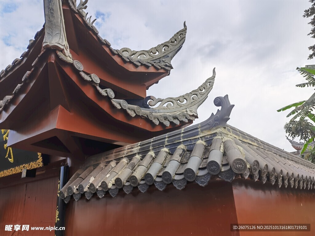 中式古建筑屋顶一角