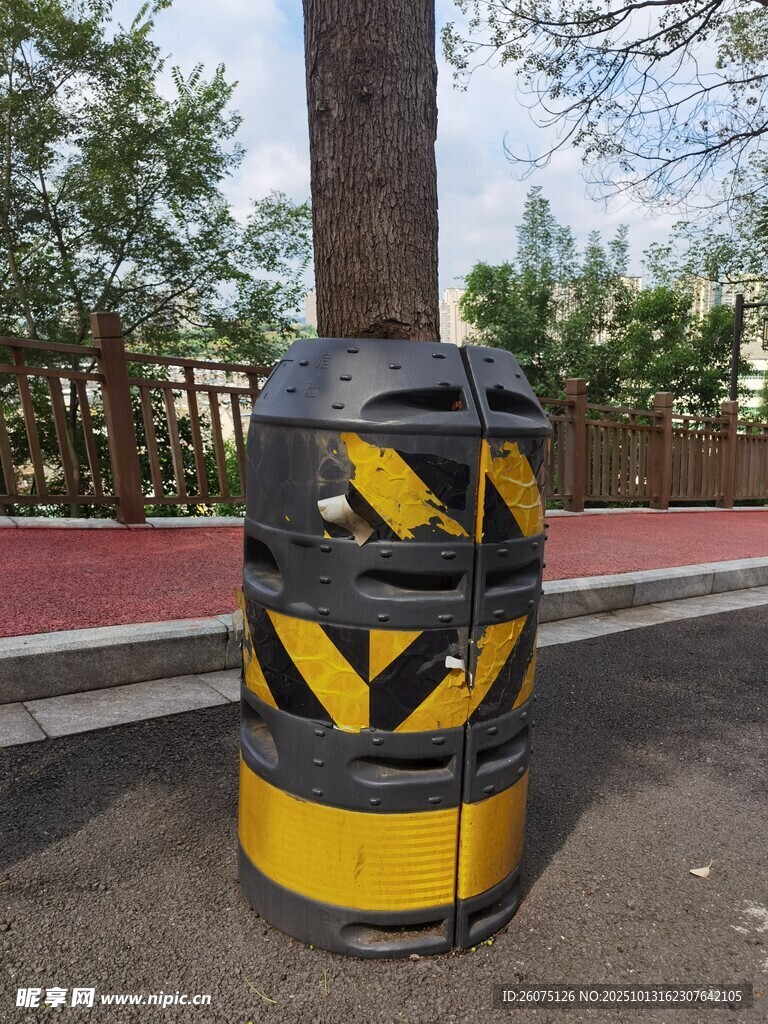道路防撞桶