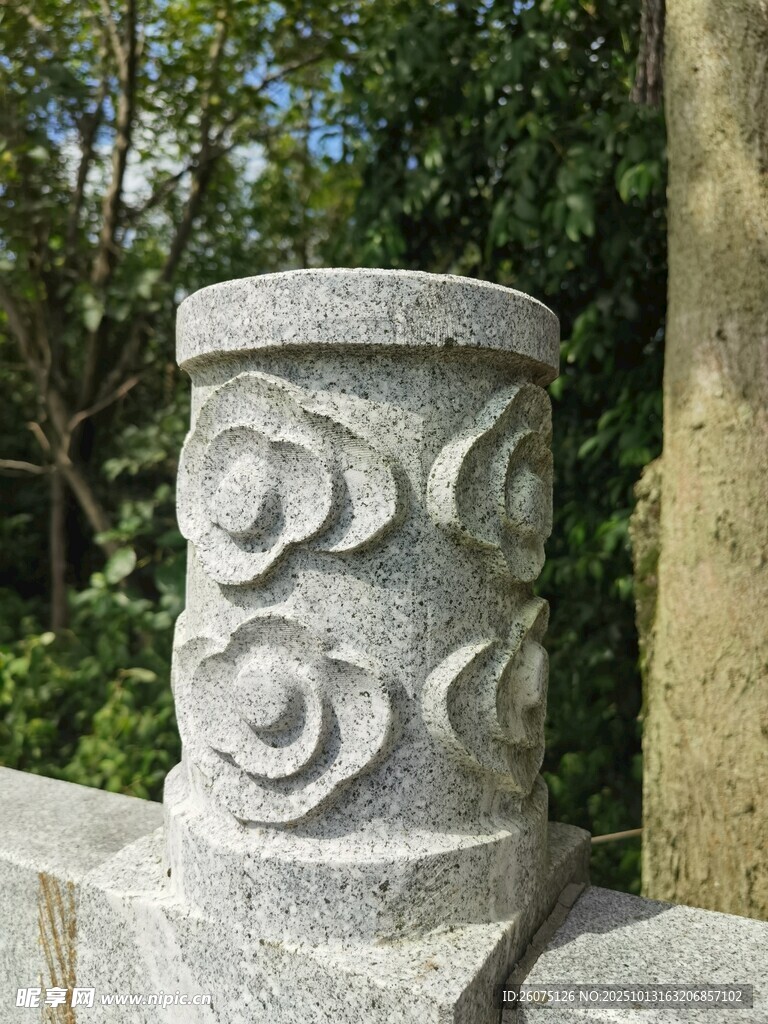 石雕柱饰