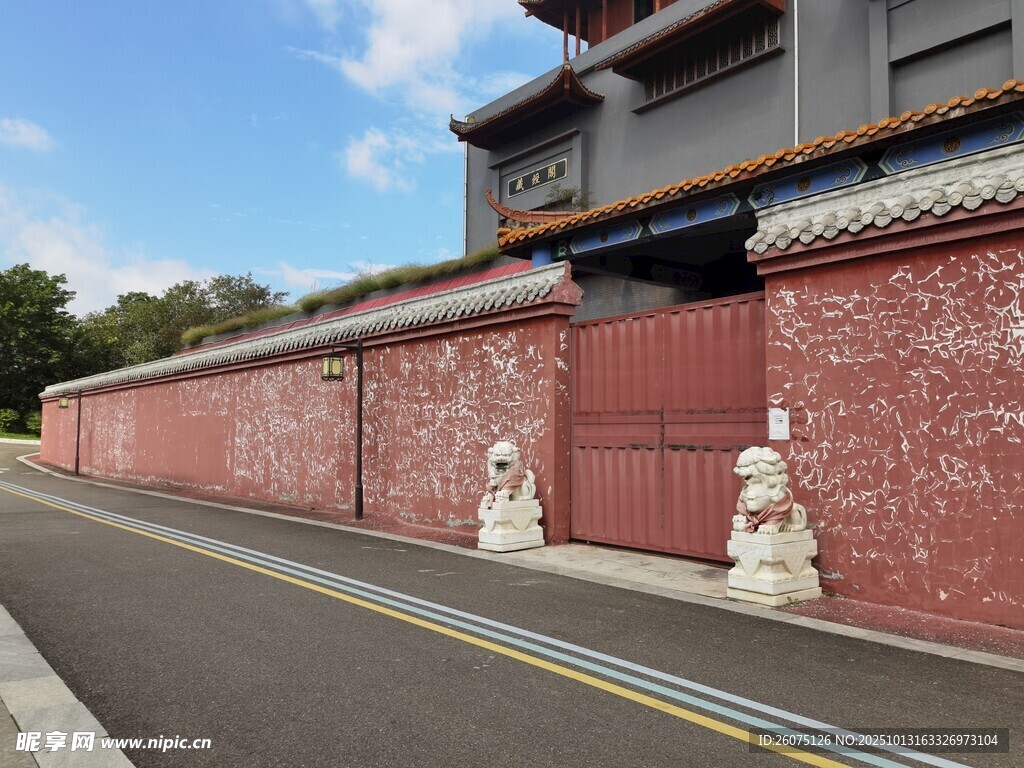 中式红墙建筑景象