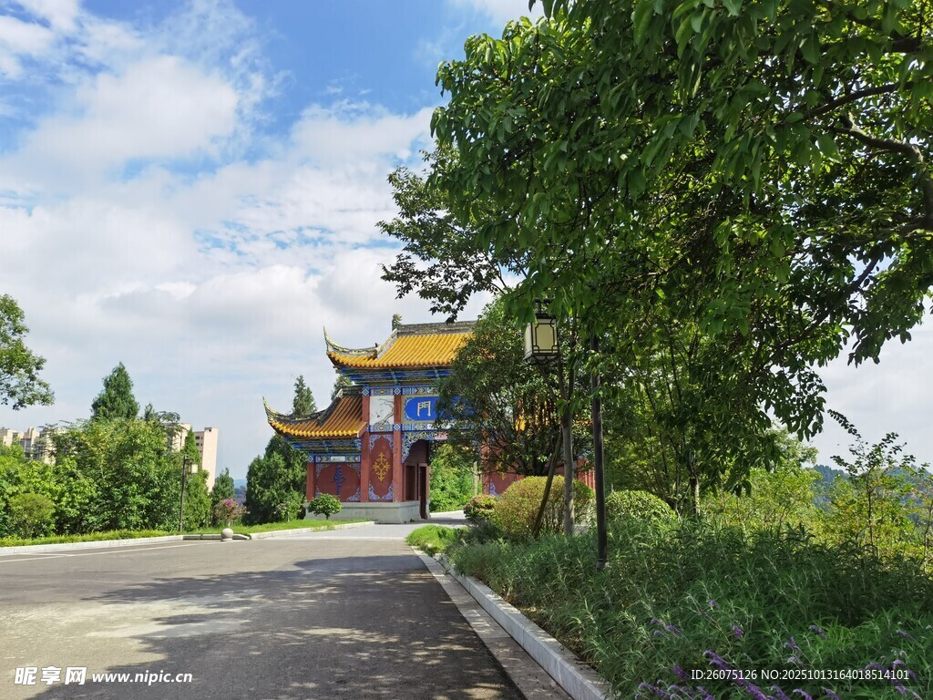山林间的中式古建筑