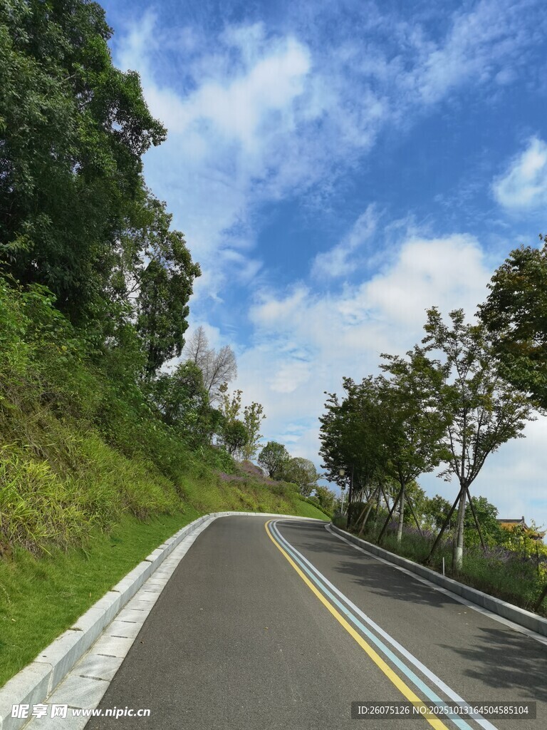 山间公路美景