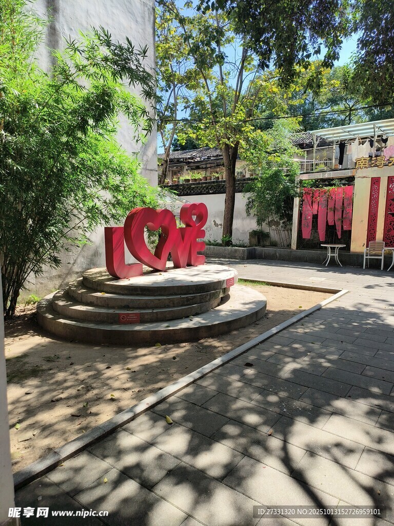 户外LOVE雕塑景观
