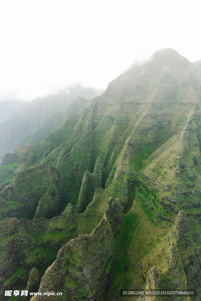 壮丽山峦景观