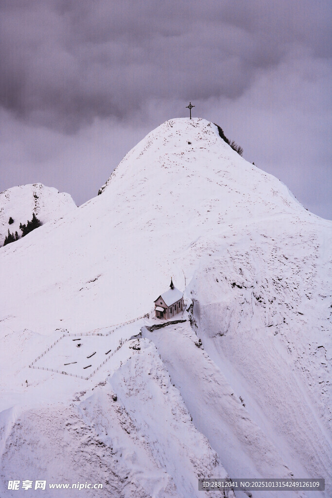 雪山之巅的壮丽景致