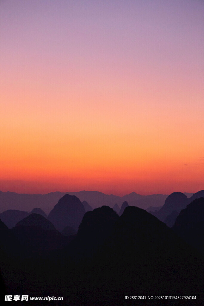 山间绝美日落景色