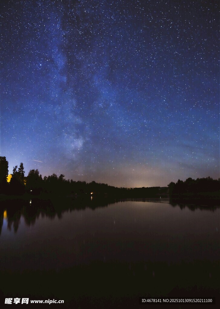 湖畔星空夜景