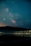 湖畔星空夜景梦幻迷人