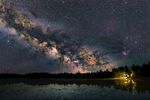 湖畔星空夜景梦幻迷人