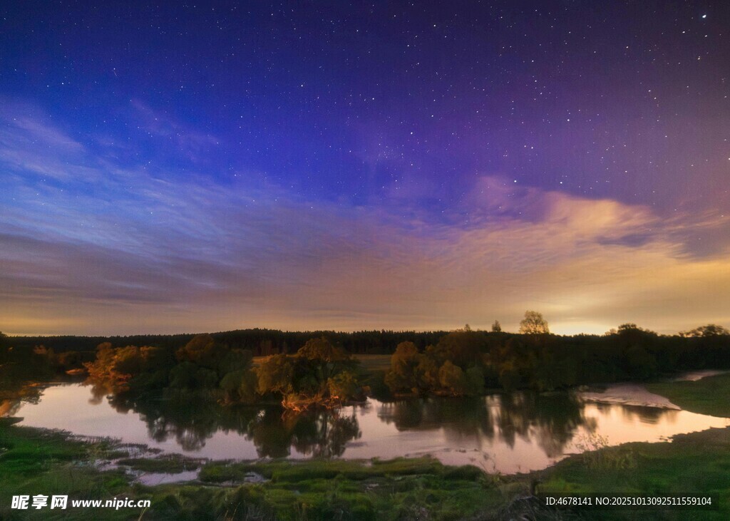湖畔星空夜景美丽如画