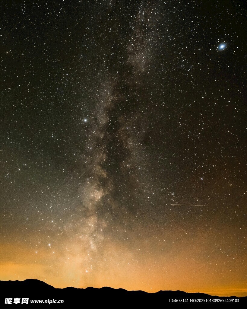 壮丽夜空下的璀璨星河