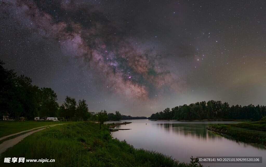 湖畔星空夜景