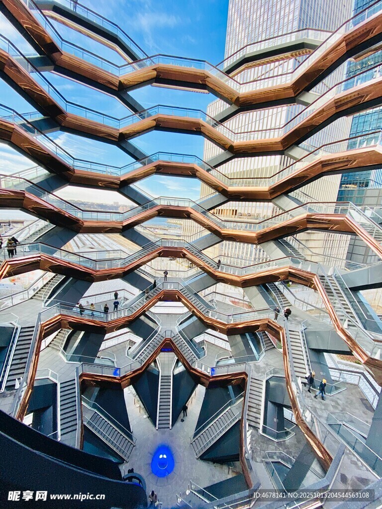 独特金属编织结构建筑景观