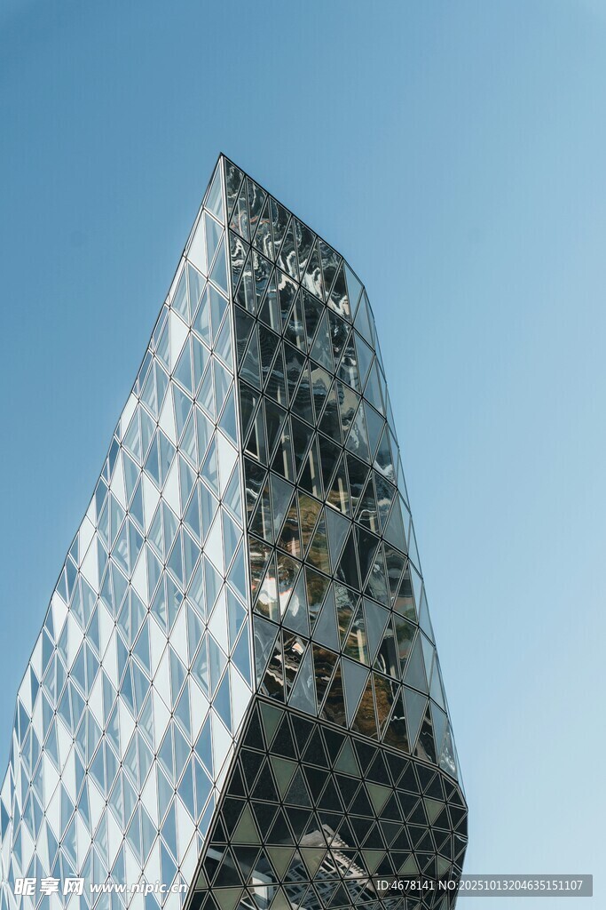 现代几何造型金属质感建筑