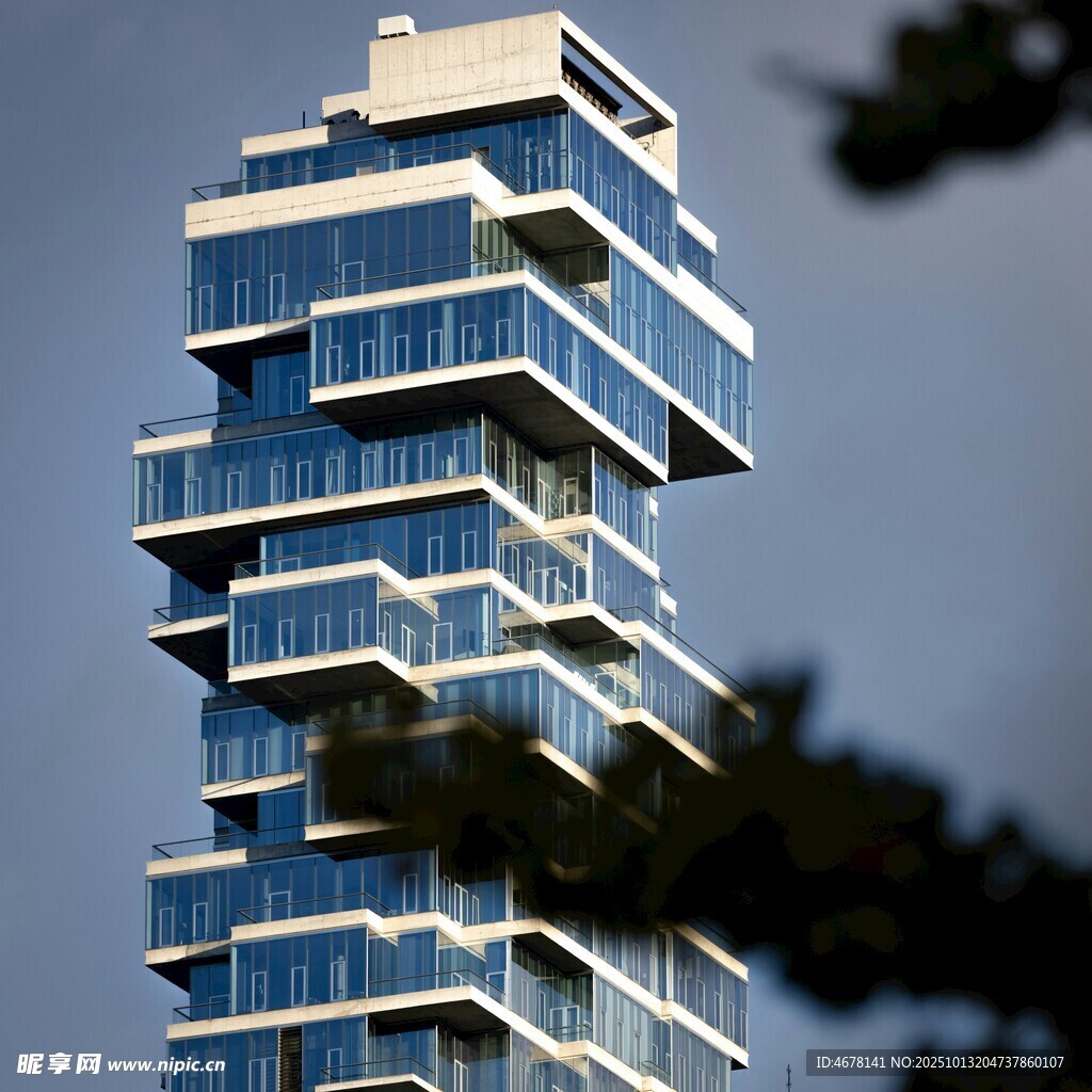 现代风格高层玻璃建筑