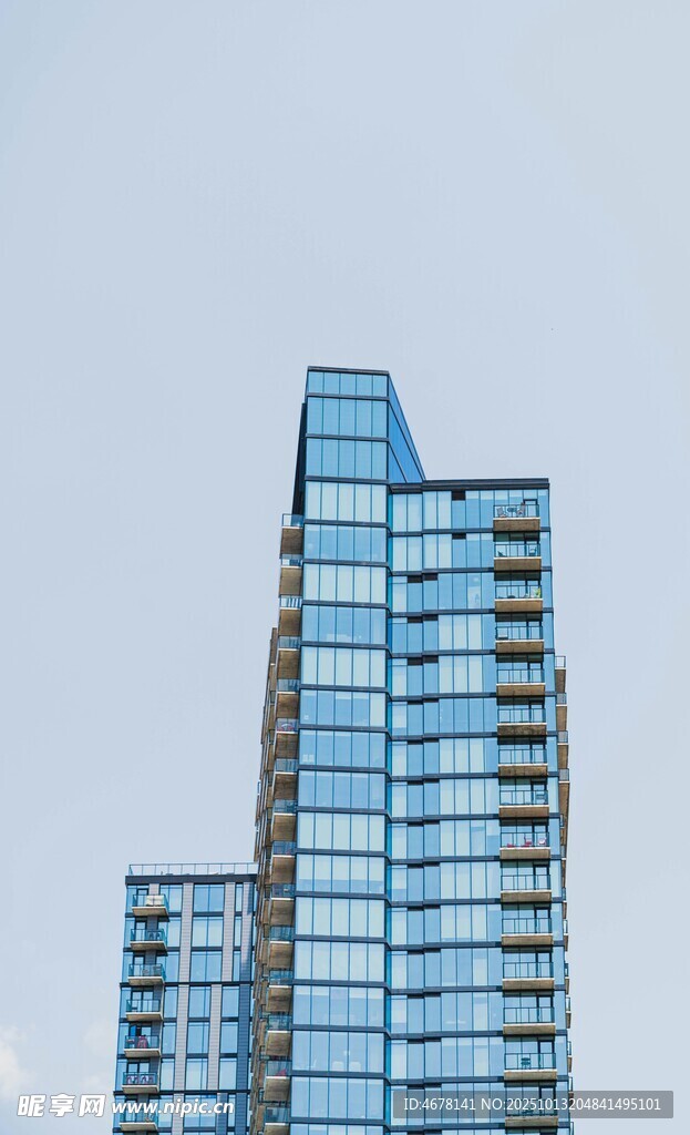 现代高层玻璃幕墙建筑