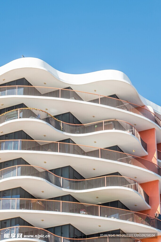 现代风格波浪形建筑外观