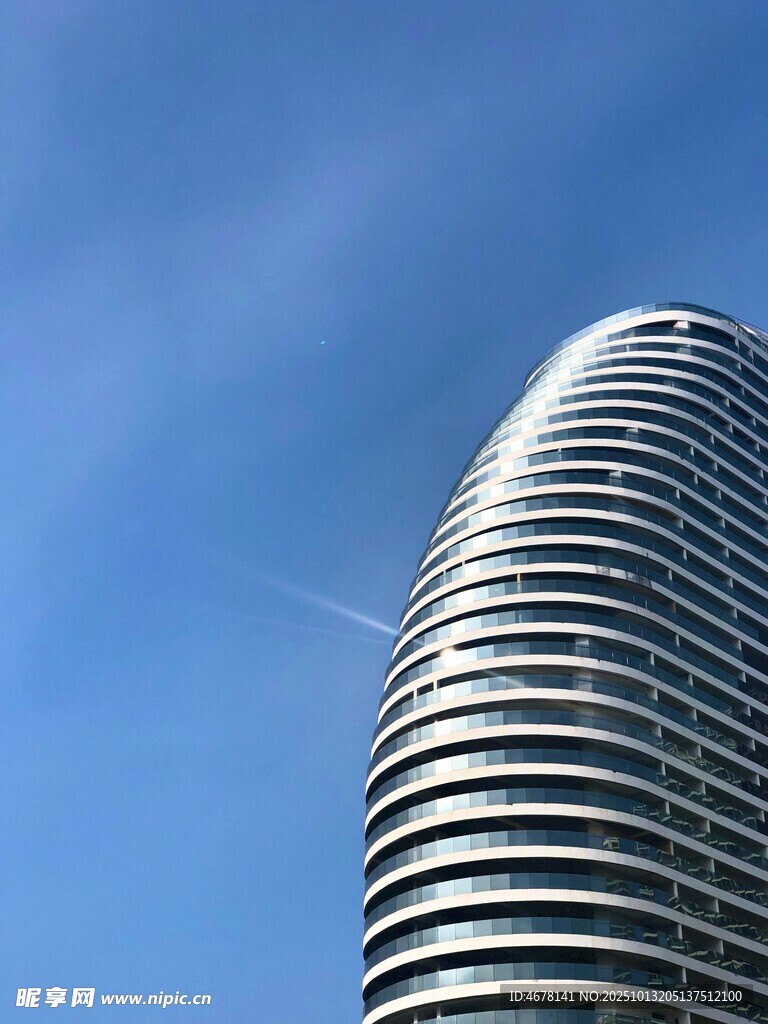现代摩天大楼仰视图