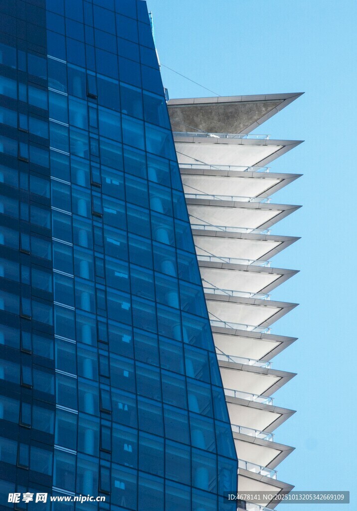 现代摩天大楼建筑一角