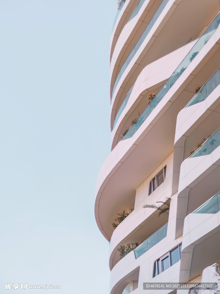 现代风格弧形建筑外观