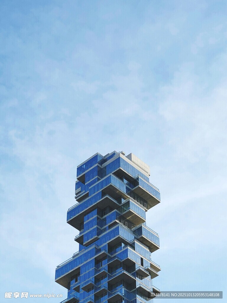 现代独特造型的高层建筑