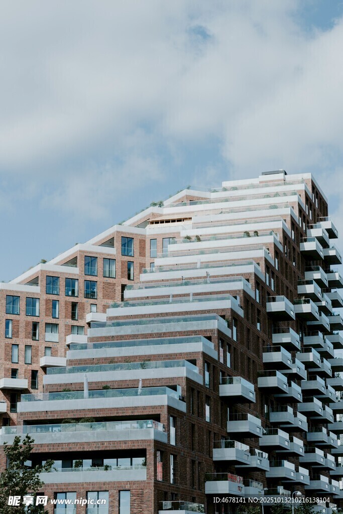 现代风格阶梯式建筑外观