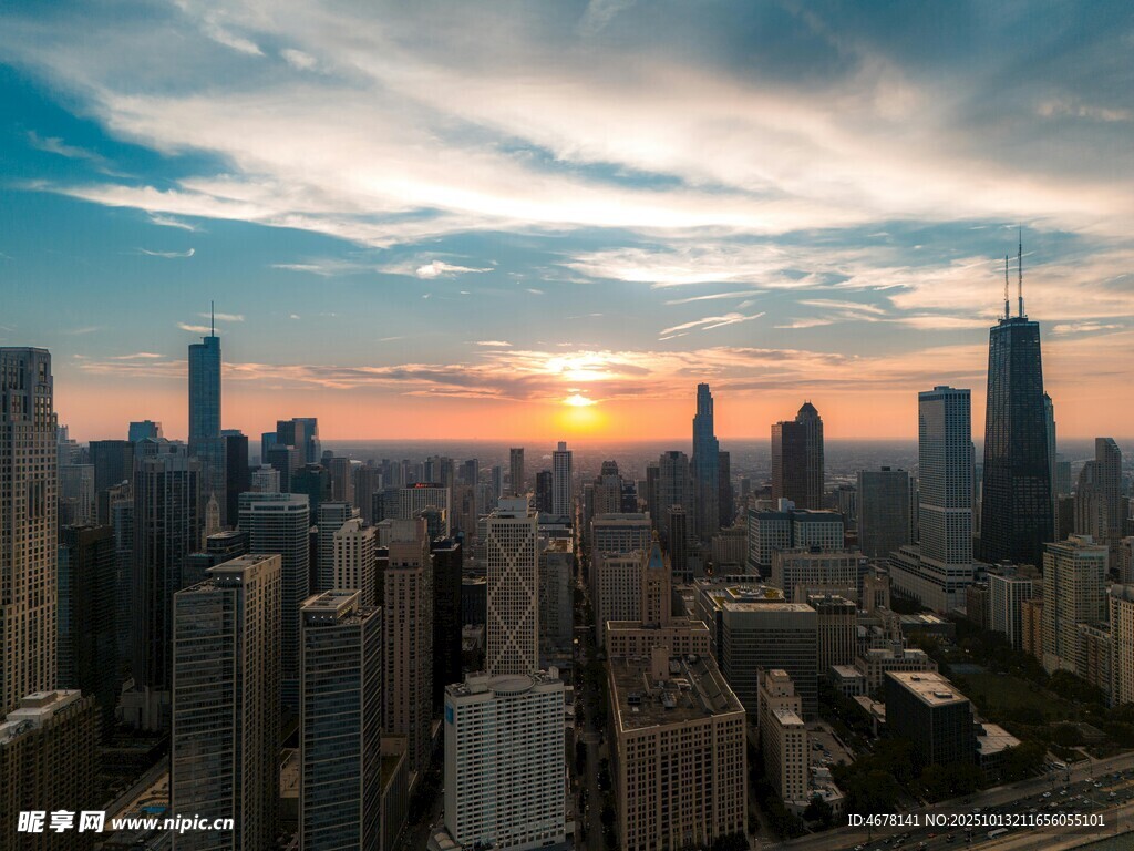 城市天际线的壮丽日落景观