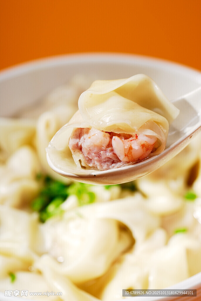 虾仁馄饨特写