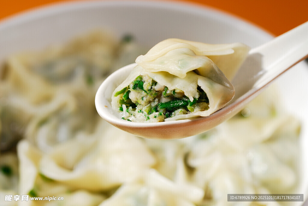 荠菜馅馄饨特写