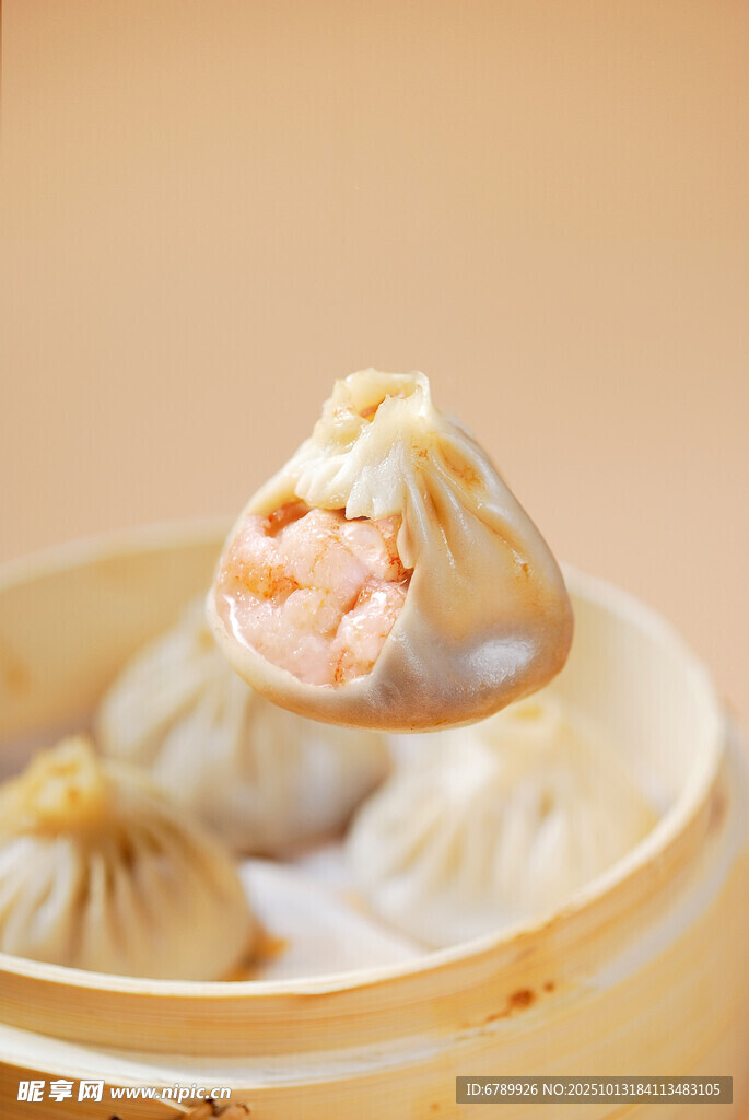 美味虾仁小笼包