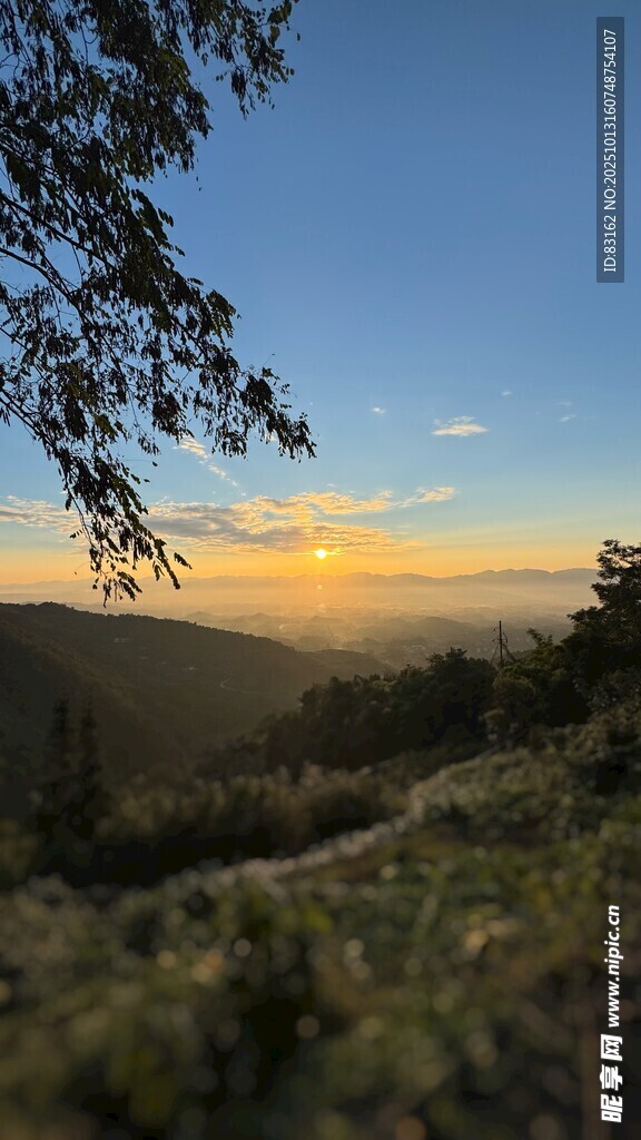 山间日落美景