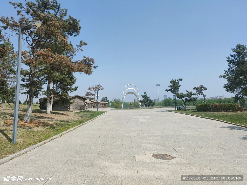 宽阔乡村道路风景
