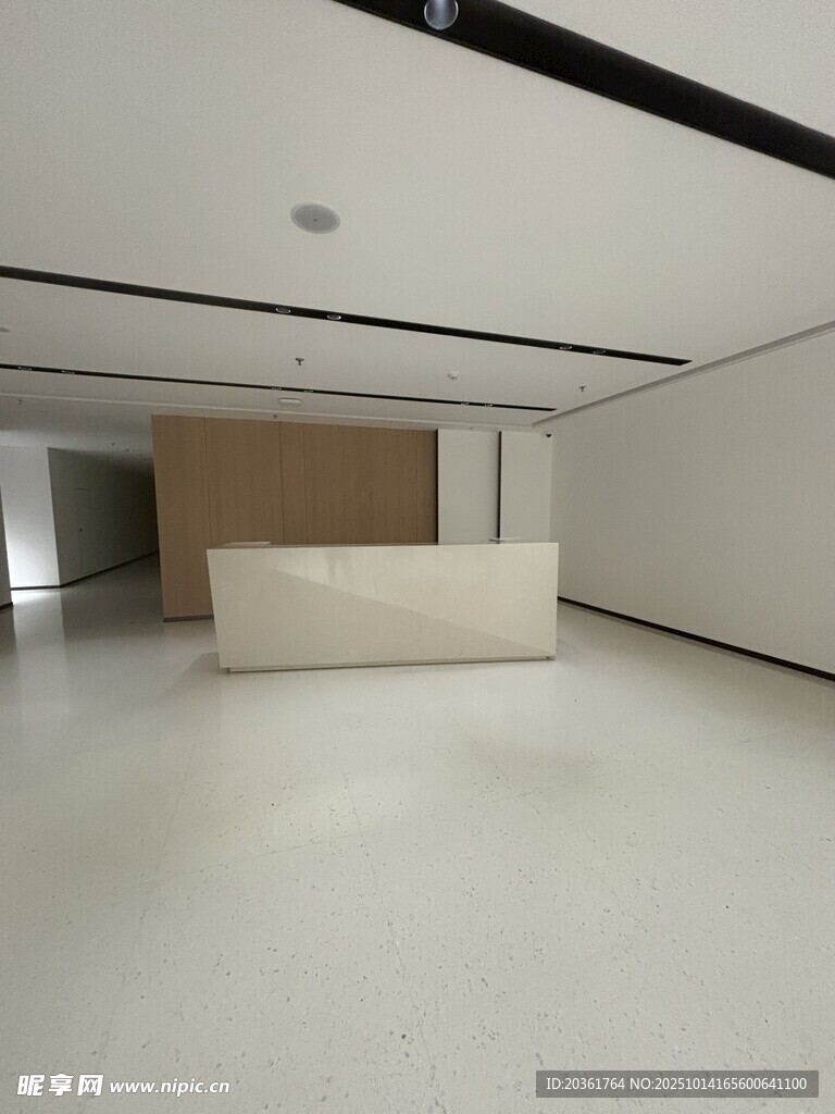空旷现代风格室内接待区