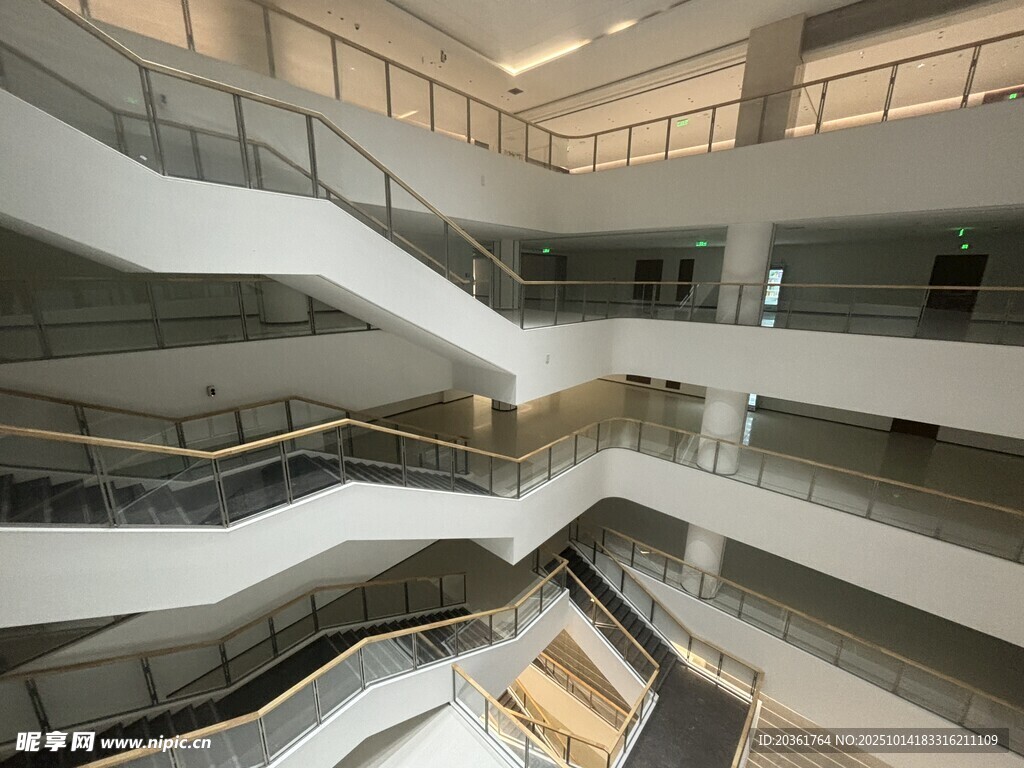 现代多层建筑内部空间
