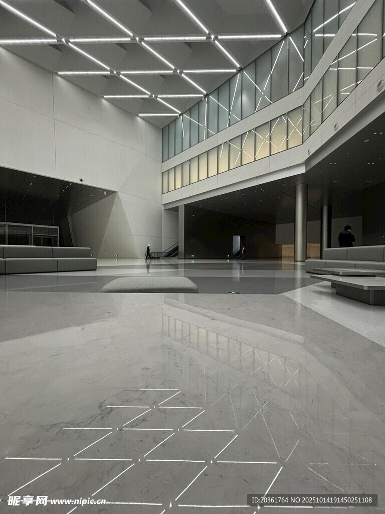 现代简约风格空旷室内空间