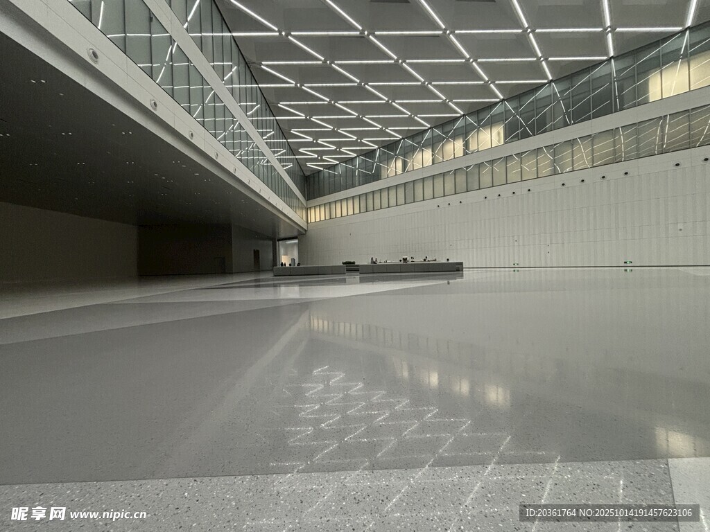 现代空旷室内建筑空间