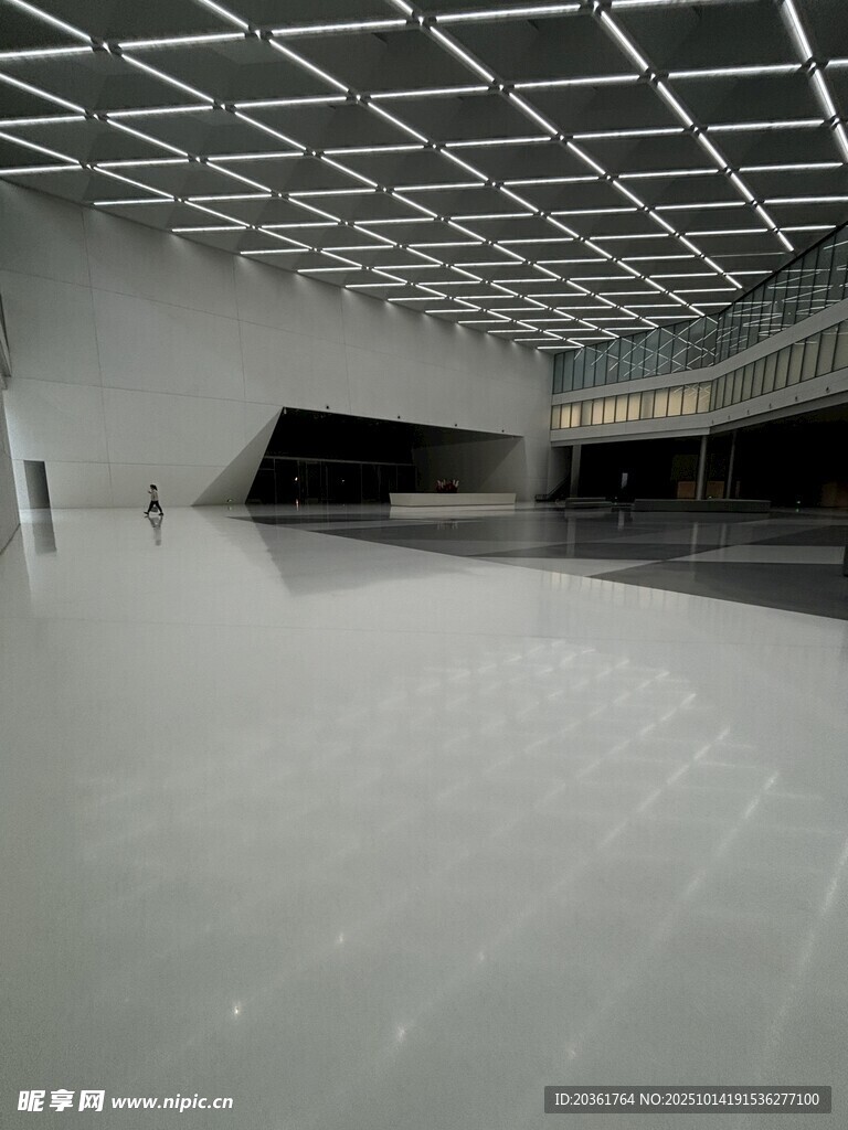 现代简约风格空旷室内空间