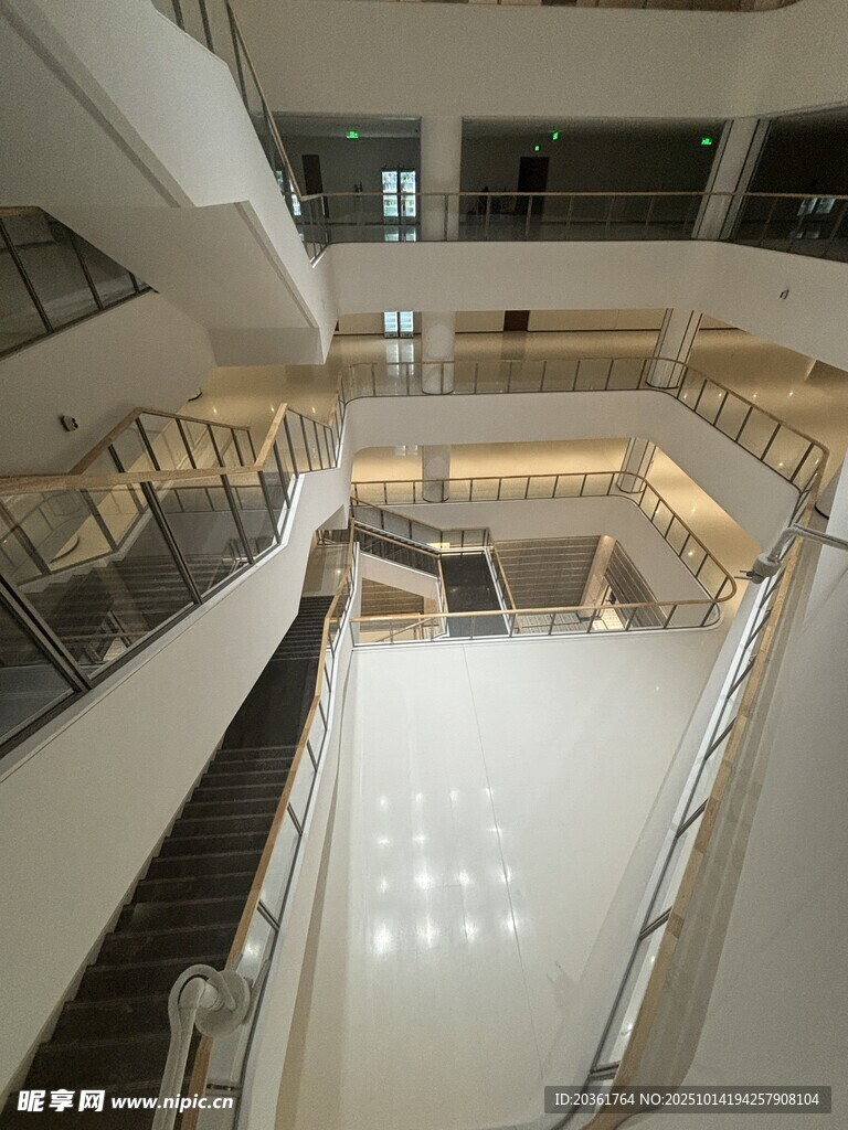 现代商场多层室内空间景观