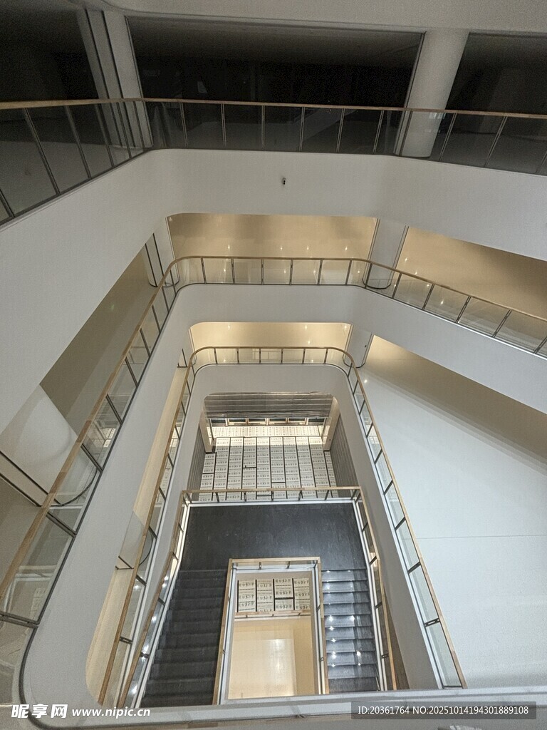 现代多层建筑内部空间