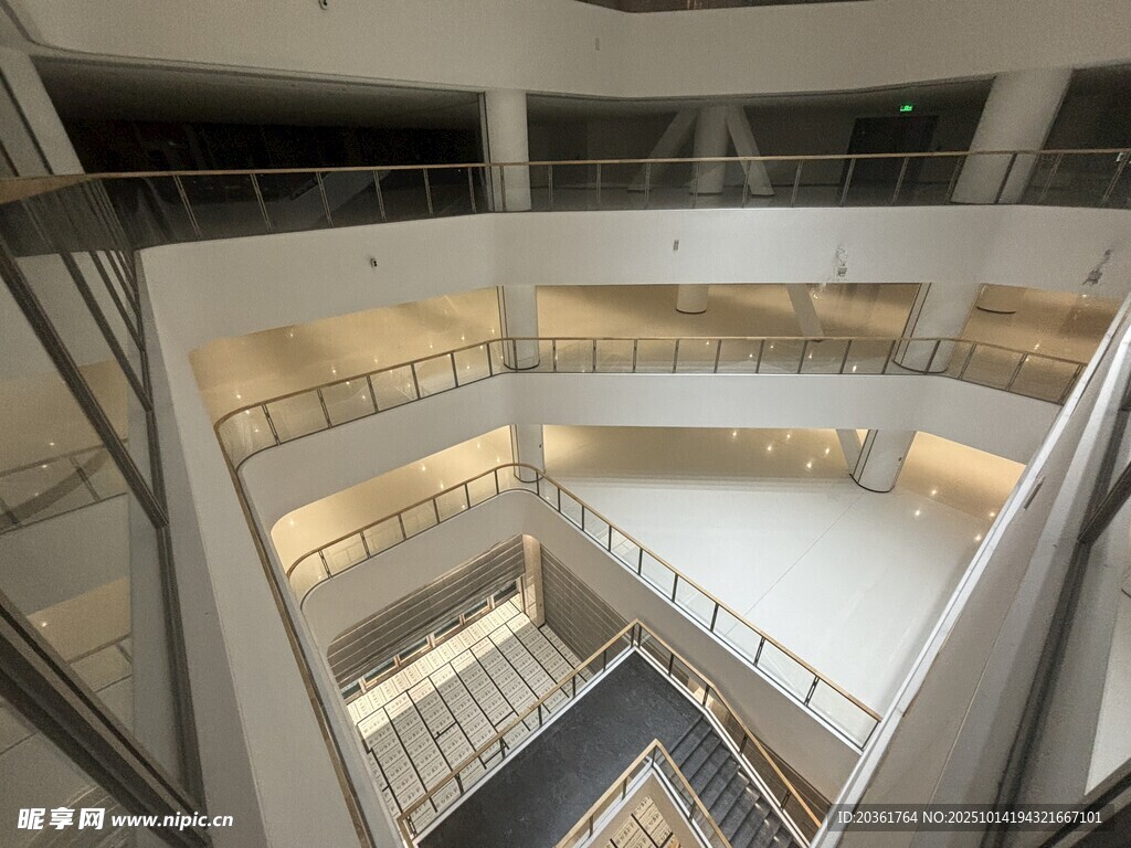 现代多层建筑内部空间