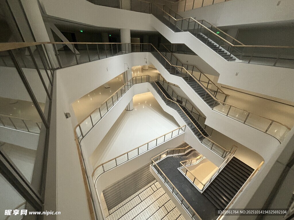 现代多层建筑内部空间