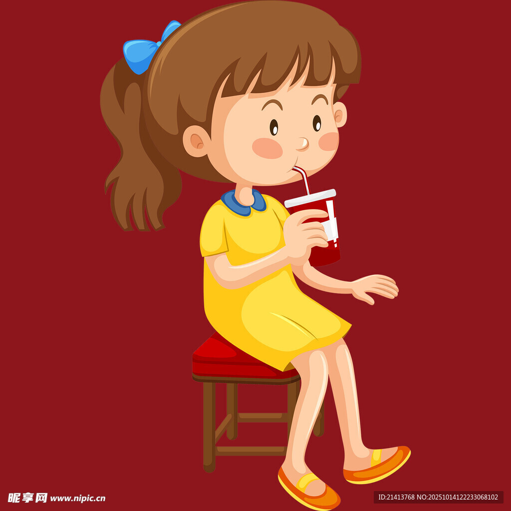 小女孩坐着喝盒装饮品