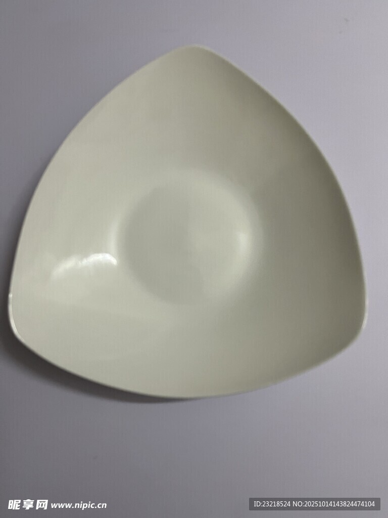 三角形陶瓷碗