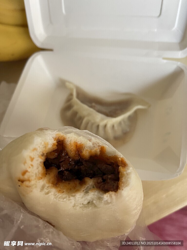 美味牛肉包子与饺子特写