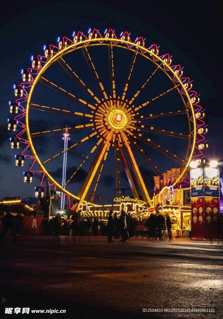 夜晚璀璨的摩天轮景观