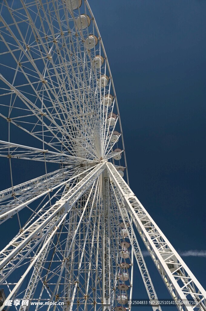 壮观摩天轮近景特写