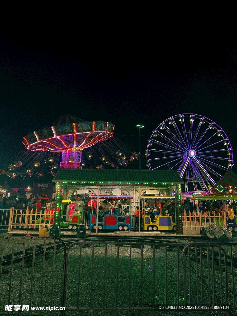夜晚 乐园绚丽灯光秀