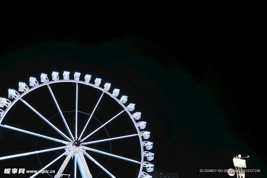 夜晚璀璨摩天轮