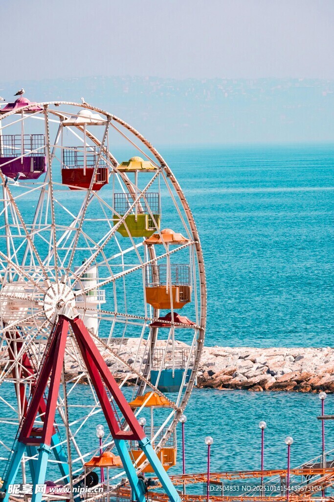 海边摩天轮的浪漫景致