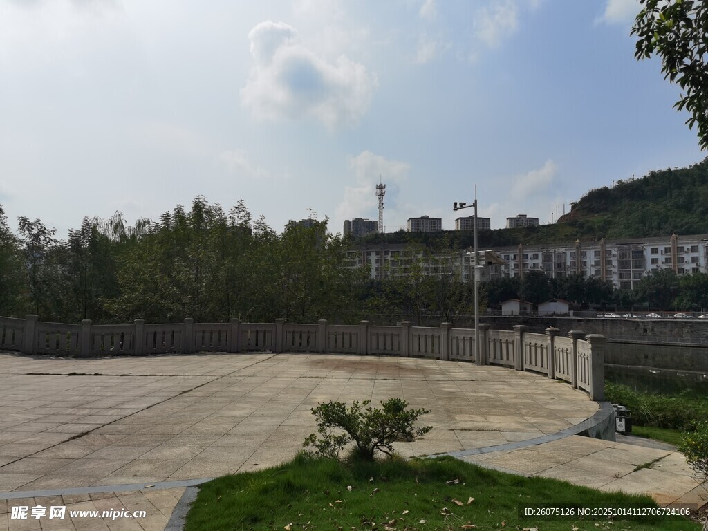 开阔户外休闲场地景观
